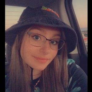 Meet your Posher, Mia